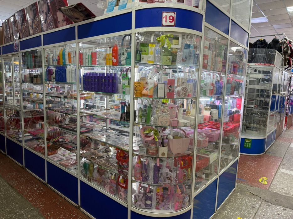 Продам ветрину в тд самал