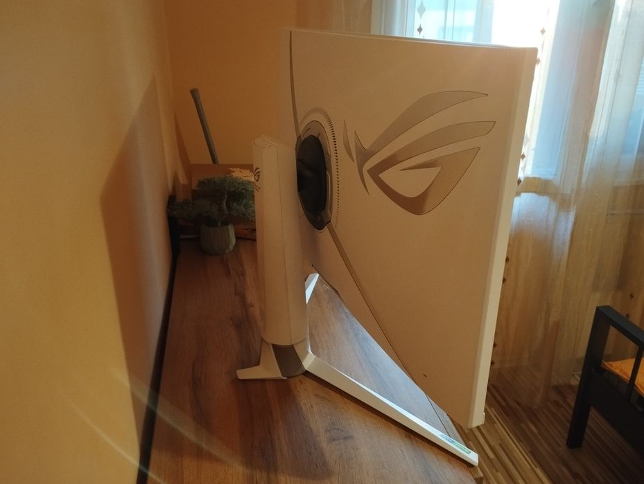 Гейминг монитор Asus ROG Swift 32"