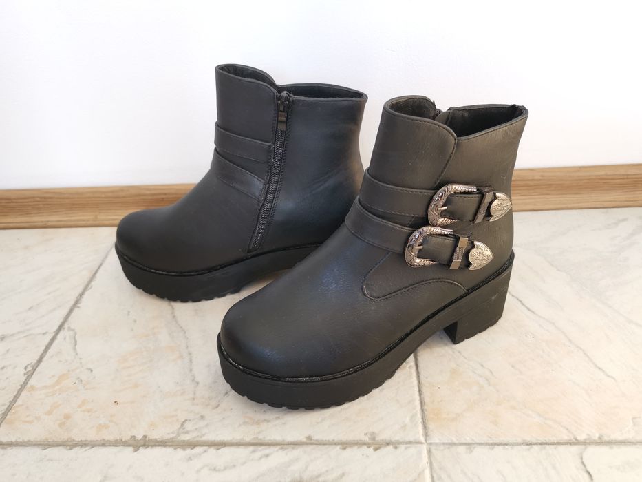 Нови дамски черни боти на ток