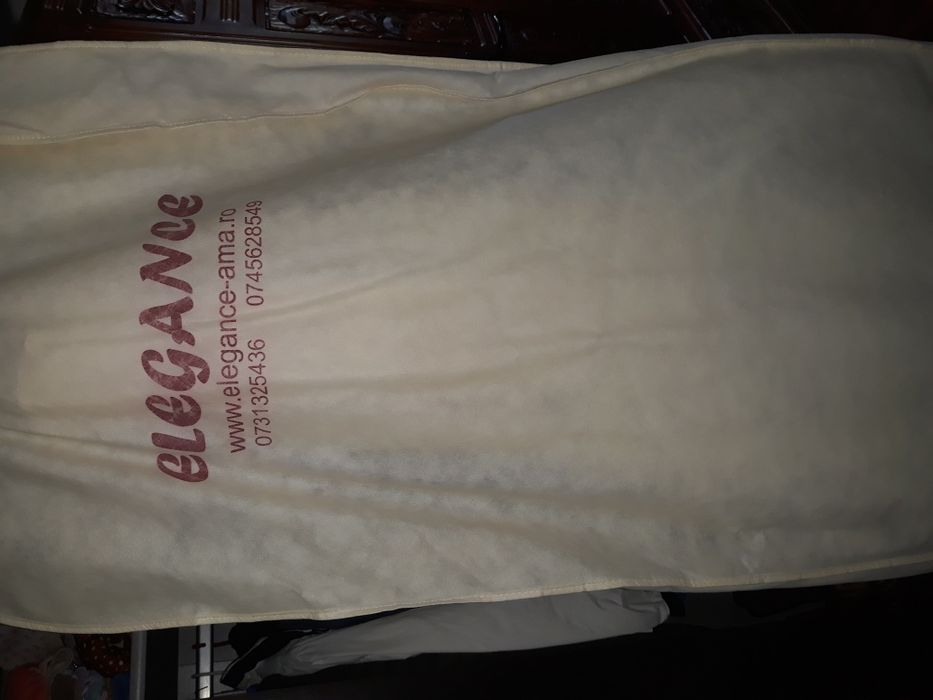 Vand rochie de mireasă tip sirena