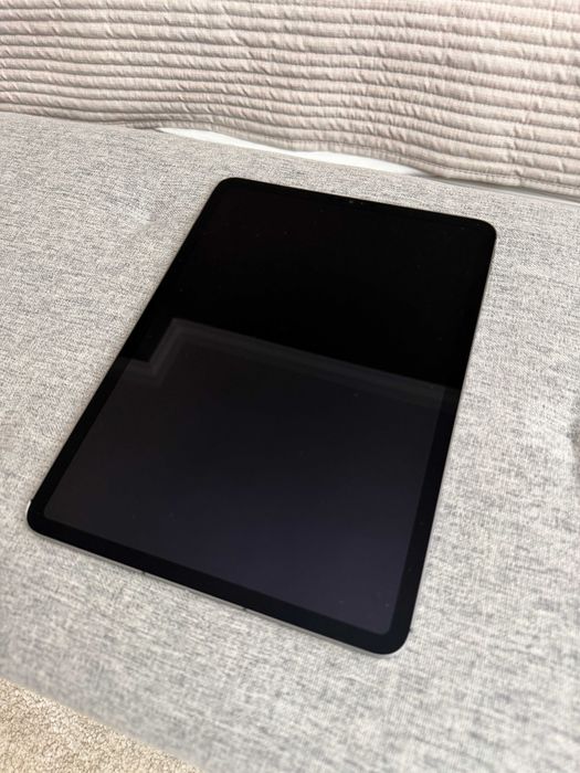 Продавам Apple iPad Pro 11” M1 128GB Cellular (A2459) + Magic Keyboard (A2261) + Apple Pencil