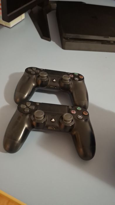 Ps4 cu jocuri si 2 manete