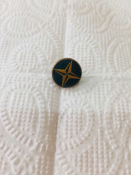 Знак НАТО , оригинал. Привезли из Бельгии.