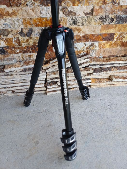 Trepied profesional Manfrotto 190 (MT190XPRO4) + Cap sferic (Arca-Swiss Monoball)