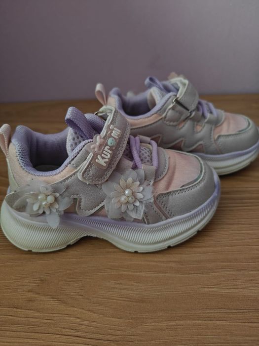 Продам кросовки на девочку