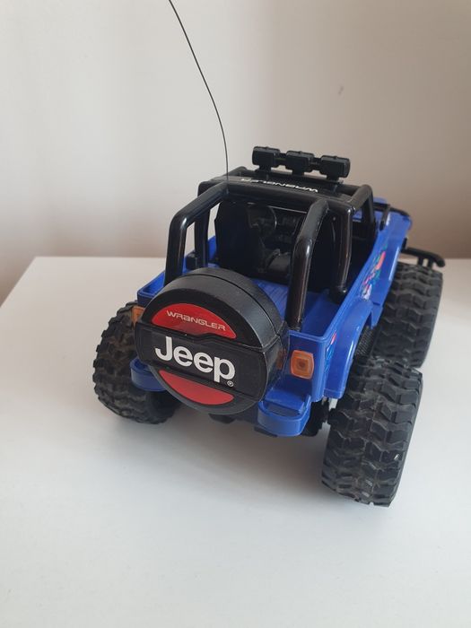 Masina cu telecomanda