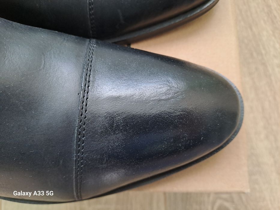 Vand ghete din piele naturala pentru bărbați. 
Mari