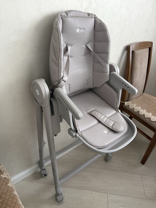 Стульчик-шезлонг для кормления ребенка