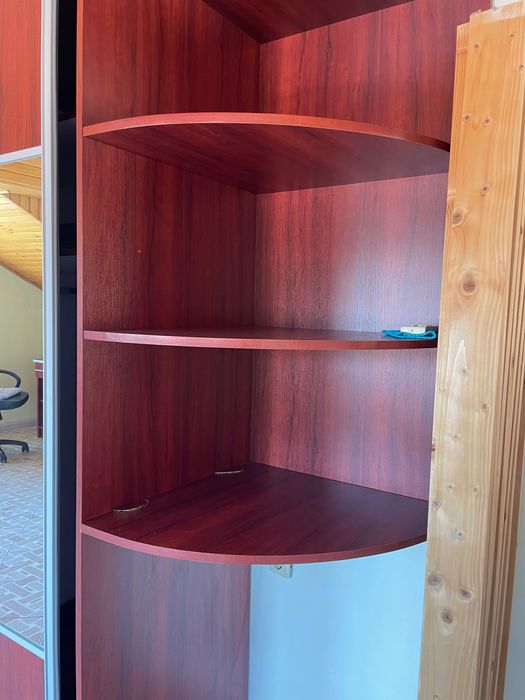 Set mobilier din PAL (culoare wenge / cireș închis) – Stare foarte bună