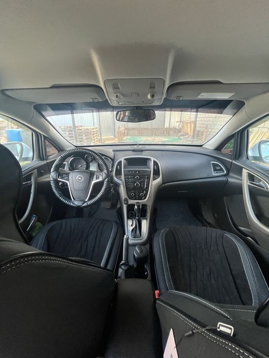 Opel ASTRA J 13 года