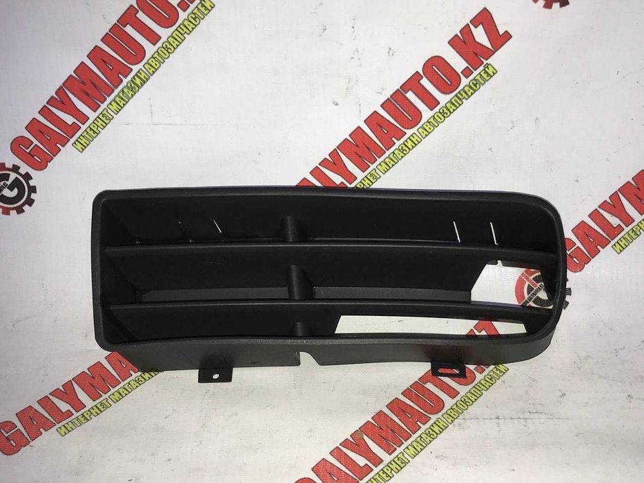 Нижнее решетка VW GOLF 98-05