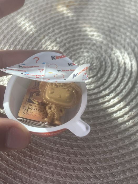 Златен luffy от kinder joy golden luffy