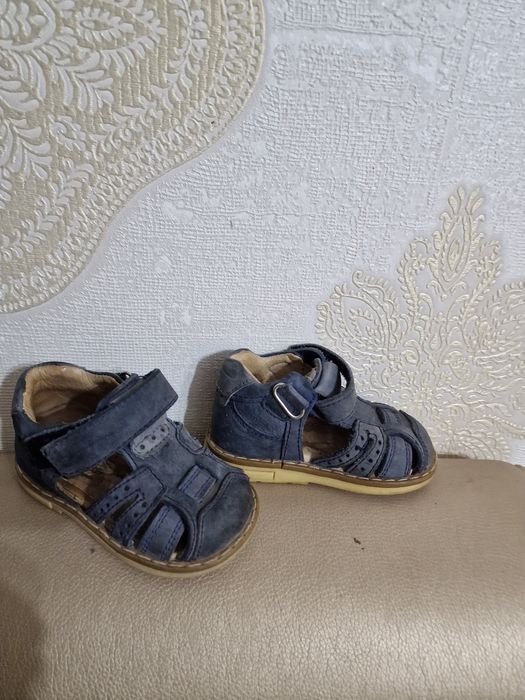 Продам детскую обувь