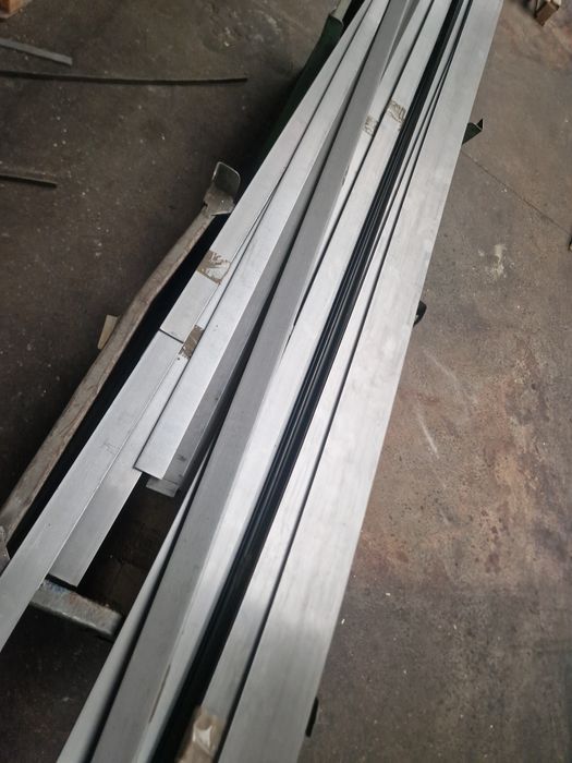 Vand 2 buc tablă de 3000x1500x1,5 si tablă decapată la fășii de 3m,2m,