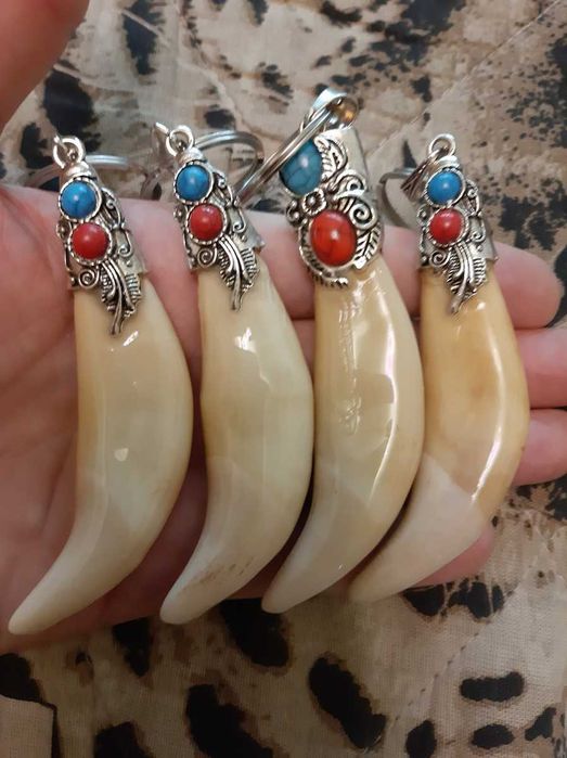 Клык оригинал, натуральный.