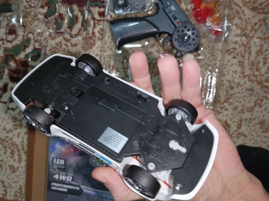 Машинка игровая на пульте