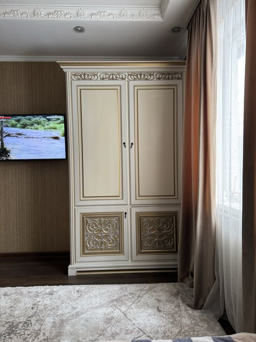Продам , ветрину и шкаф