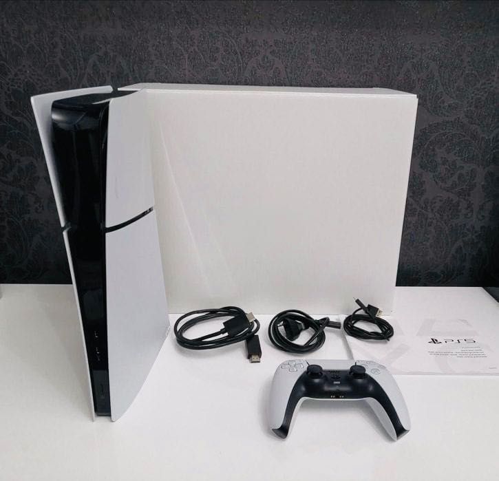 Vând PlayStation / PS5 Slim Digital 1TB + 40 jocuri