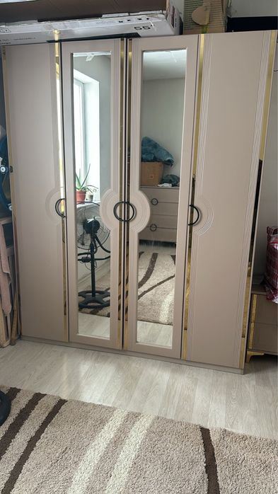 Спальный гарнитур