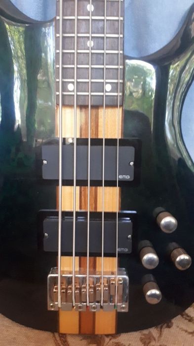 Bass gutar Fhill koreya