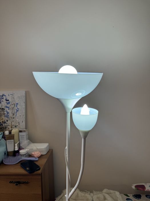 Светильник с двумя лампочками