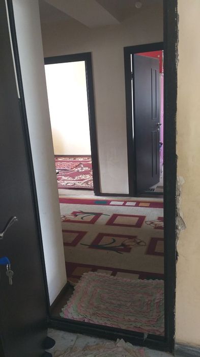 Yashash xonadoni sotiladi narxini kelishamiz