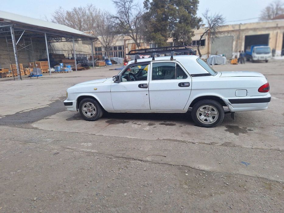 Gaz 3110 srochna sotiladi