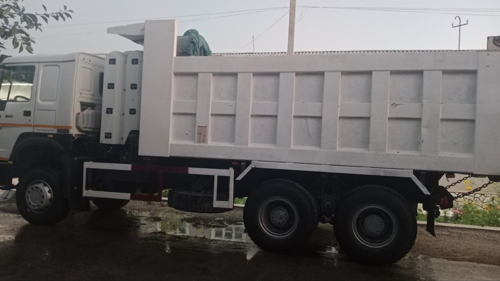 Sinotruk Howo samosval sotiladi 2013 yil