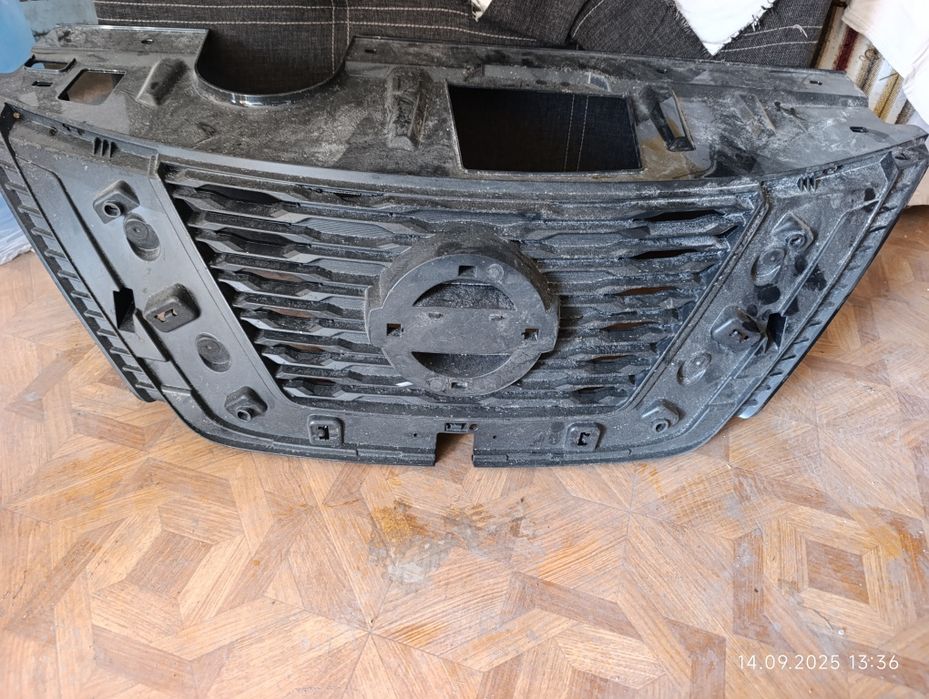 Решетка радиатора Nissan X-trail