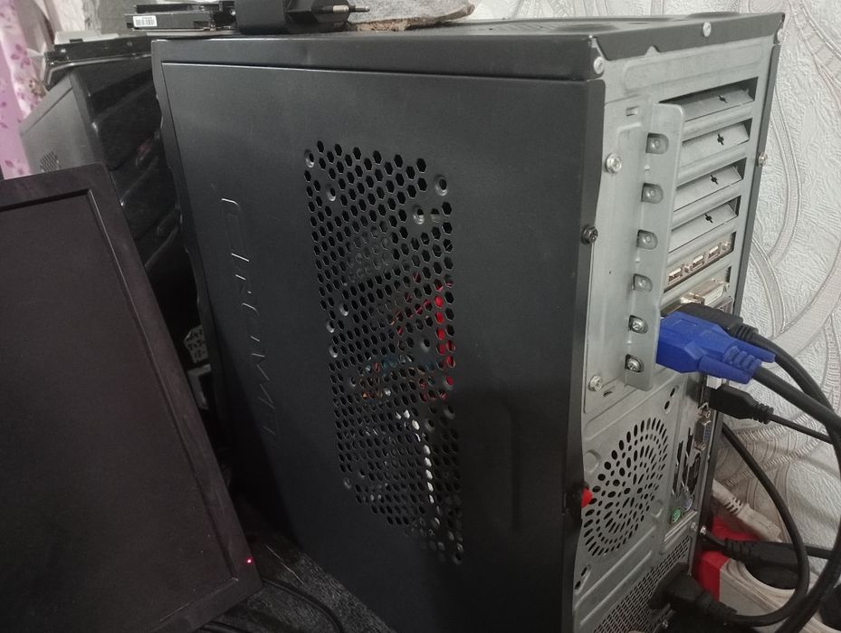 Системный блок продаетсия без видеокарты и виндоус
