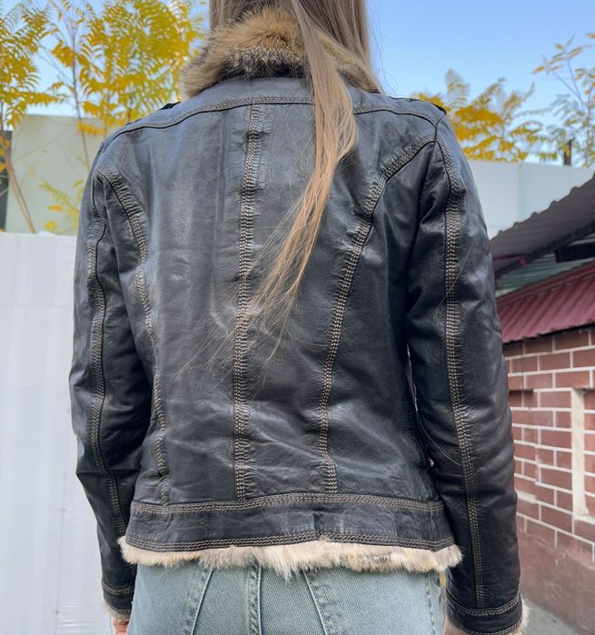 Куртка женская кожаная с мехом волка