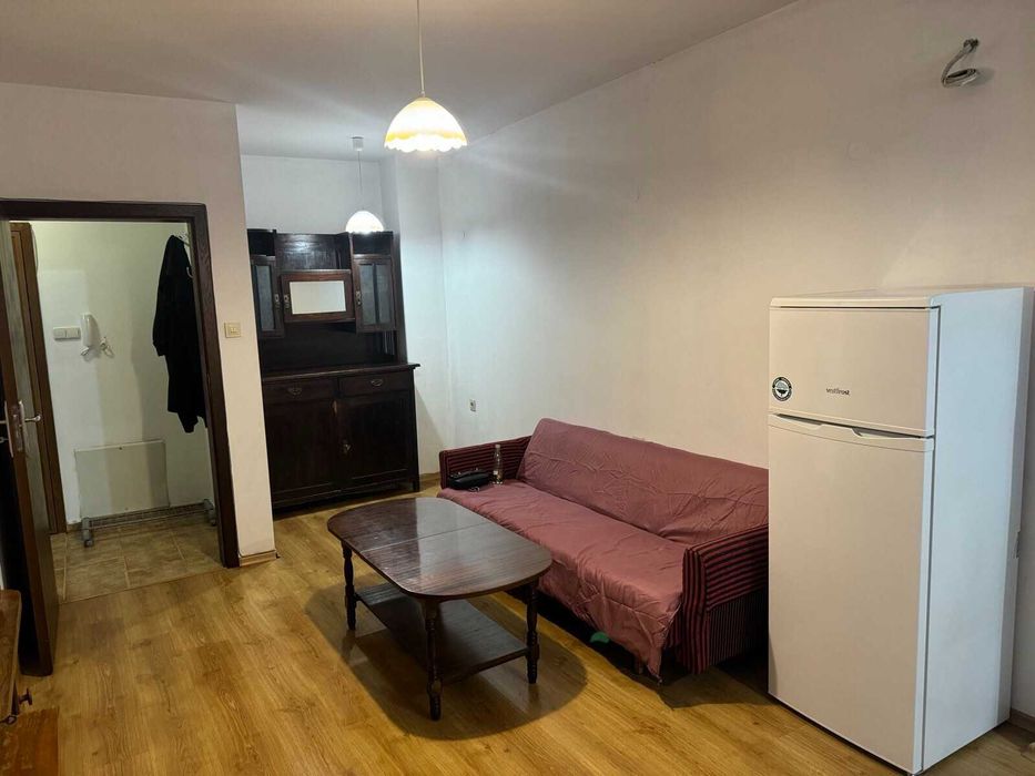 Дава се под наем Двустаен апартамент в Плевен, Широк център - 48 кв.м за 255 € - Снимка #1