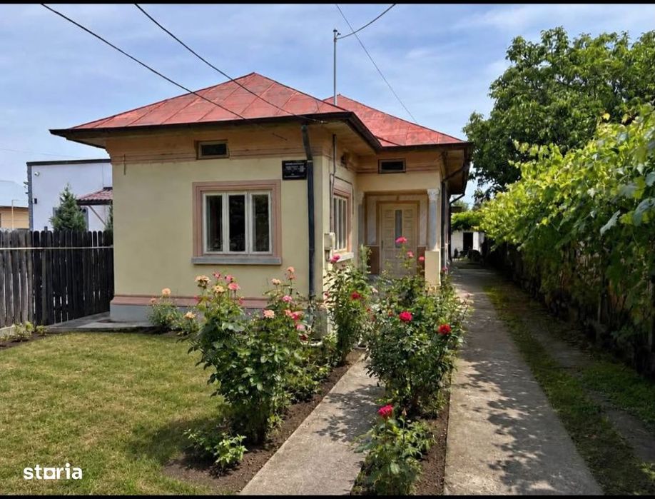 Casa Spatioasa Cu Teren 1300Mp, Bals Olt