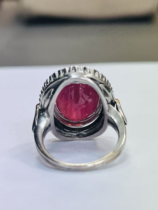 Златен пръстен бяло злато ,рубин и диаманти