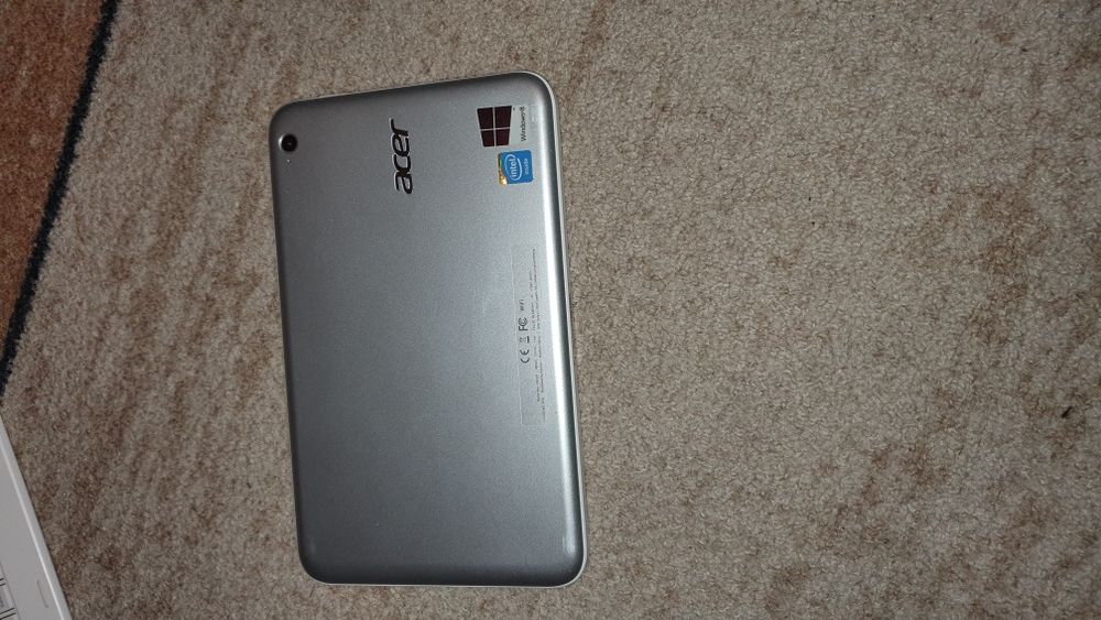 Продавам таблет ACER W3