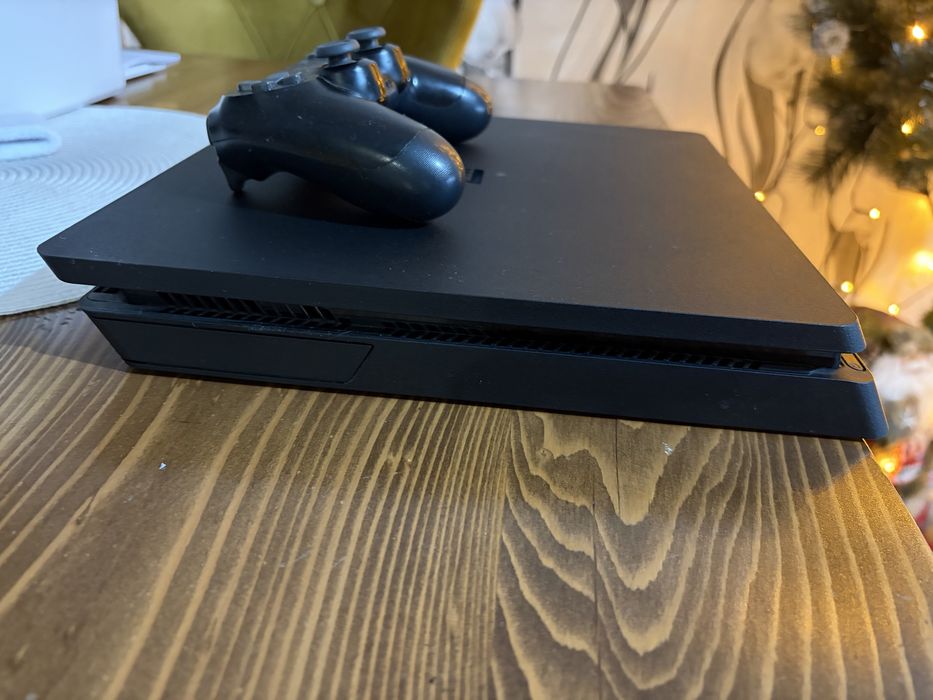 Ps4-slim отчично състояние