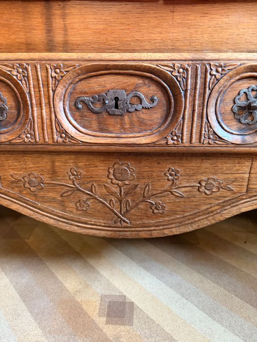 Старинен дъбов гардероб