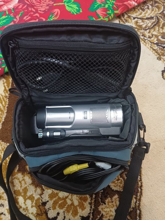 Продам видео камеру Сони