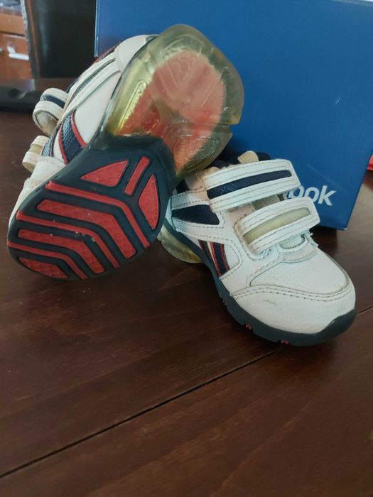 Детски маратонки Reebok светещи