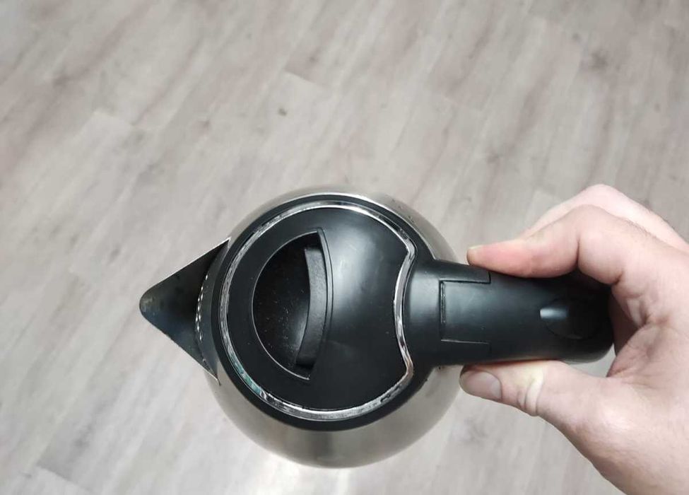 Продам эл, чайник  в упаковке