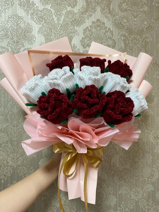 Цветы из синельной пушистой проволки.