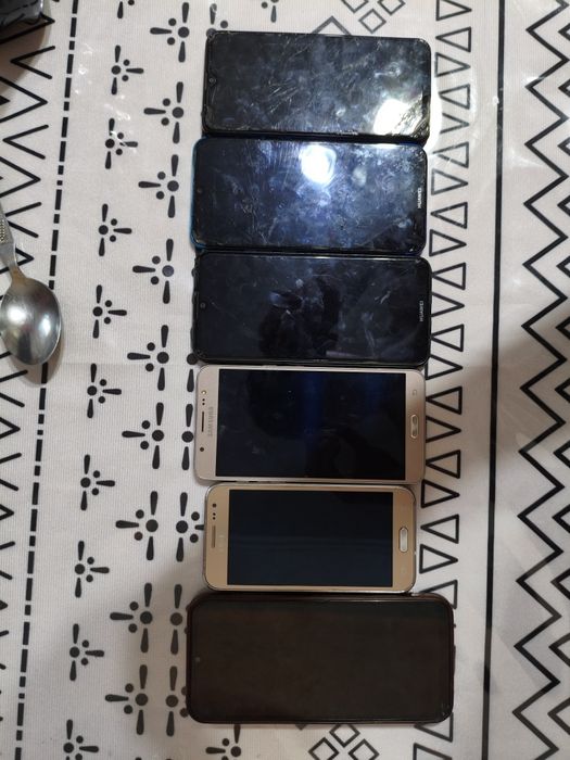 Продам телефоны на запчасти