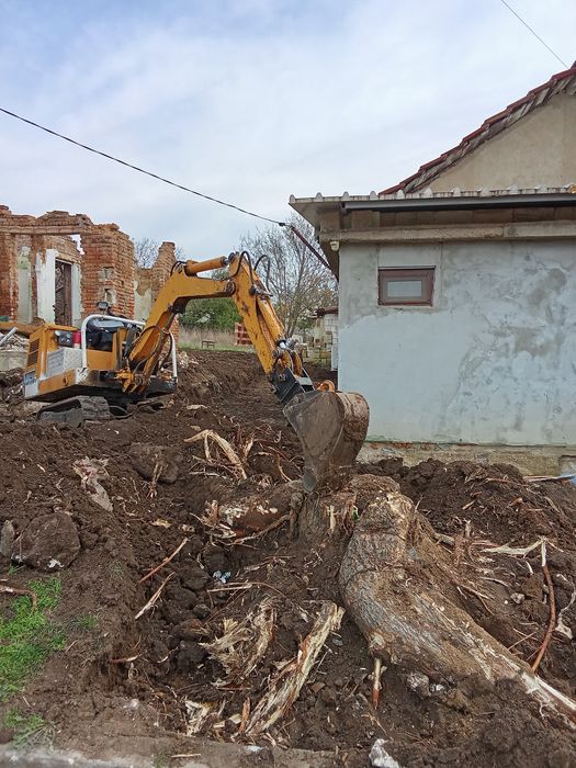 Услуги с малък багер