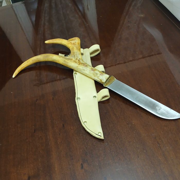 Нож с еленов рог