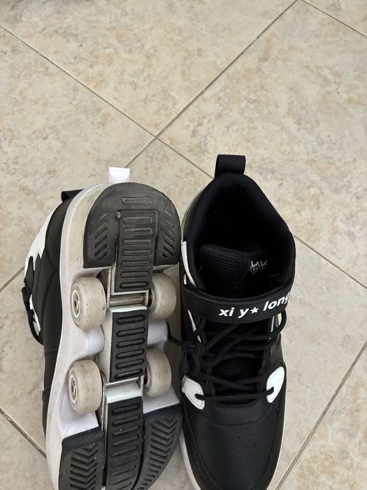 Маратонки с ролкови кънки