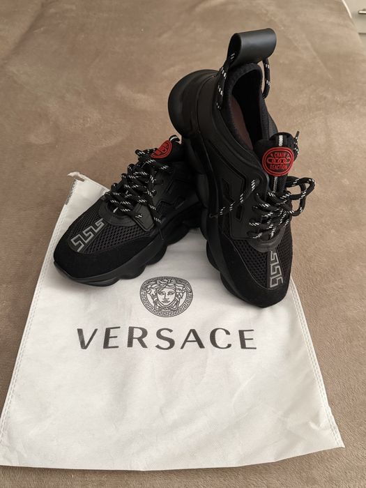 Adidasi Versace chain reaction