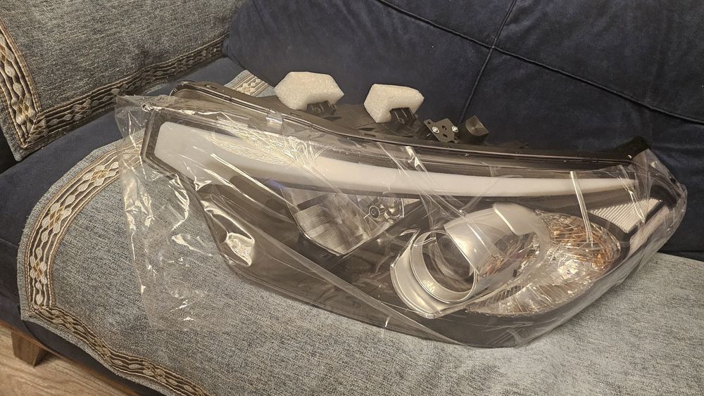 Продам фару левую на автомобиль Kia creator 3 поколение новая в упаков