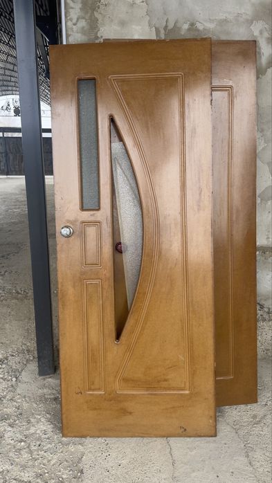 Есіктер сатылады.Продается дверь