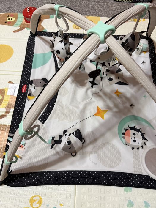 TINY LOVE Активна гимнастика BLACK&WHITE