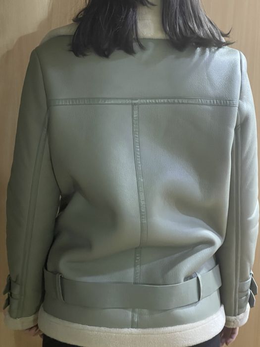 Продается дубленка ,не натуральная , но теплая.